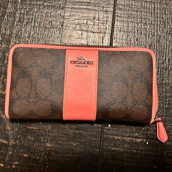 Pink Coach Wallet - Picture 1 of 5